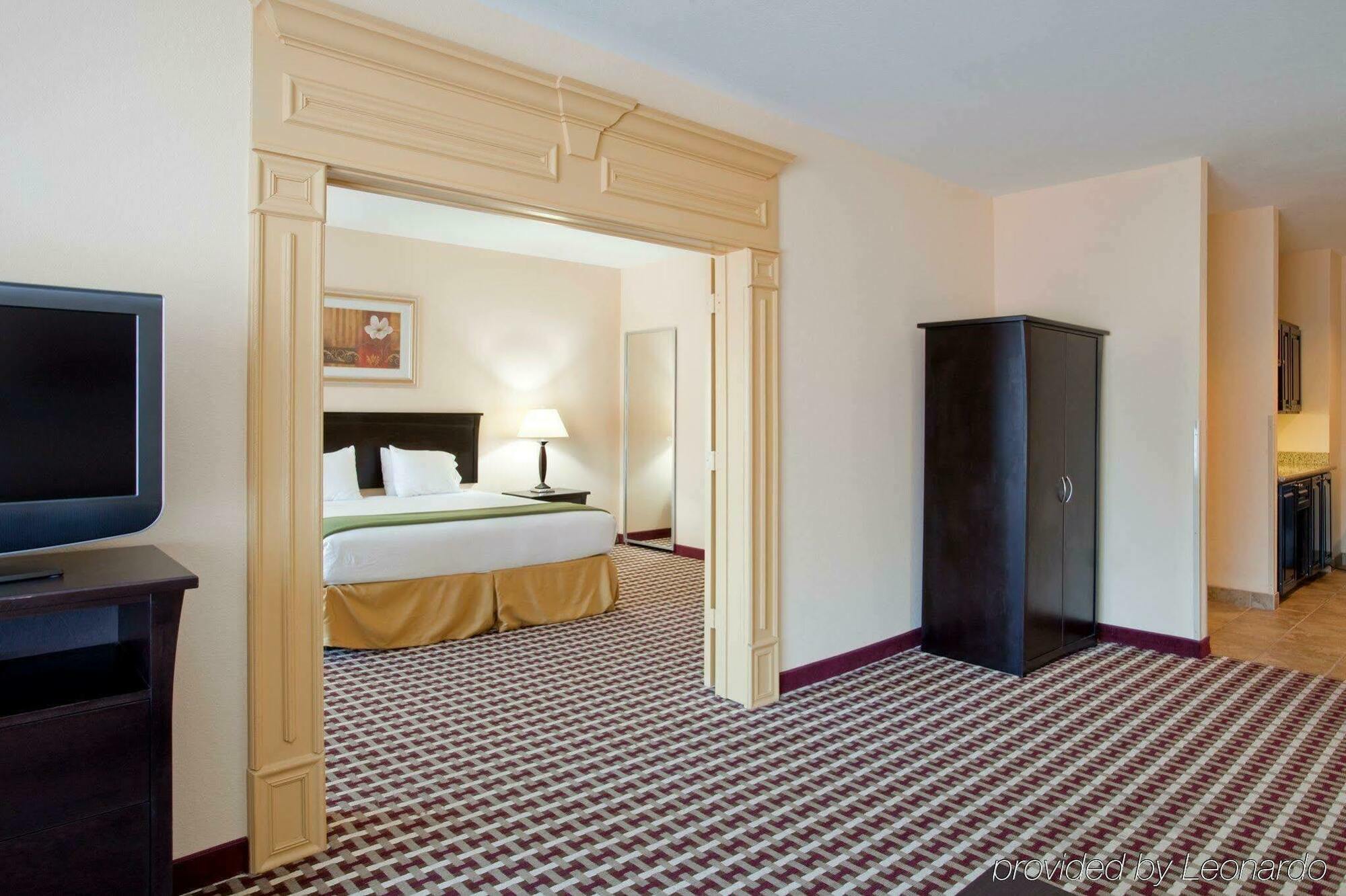 Holiday Inn Express & Suites Laurel By Ihg Номер фото